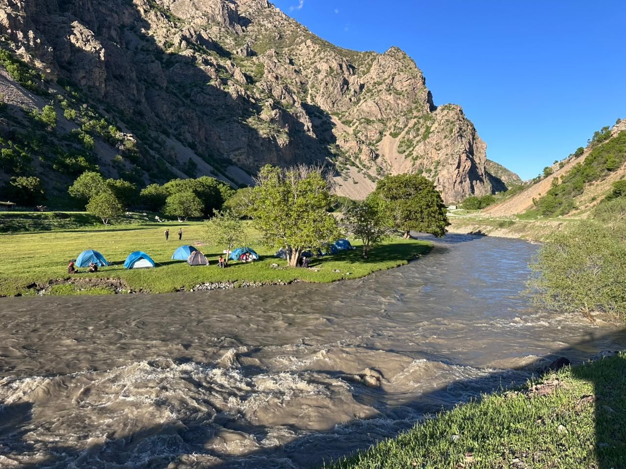Поход в Хаккари — треккинг в горах Восточной Турции с палатками, водопадами и ледниками Поход в Хаккари — треккинг в горах Восточной Турции с палатками, водопадами и ледниками