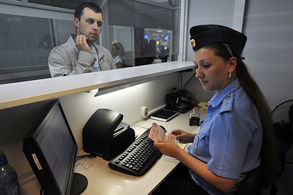 Запрет выезда за границу для должников &mdash; что нового в 2025 году?