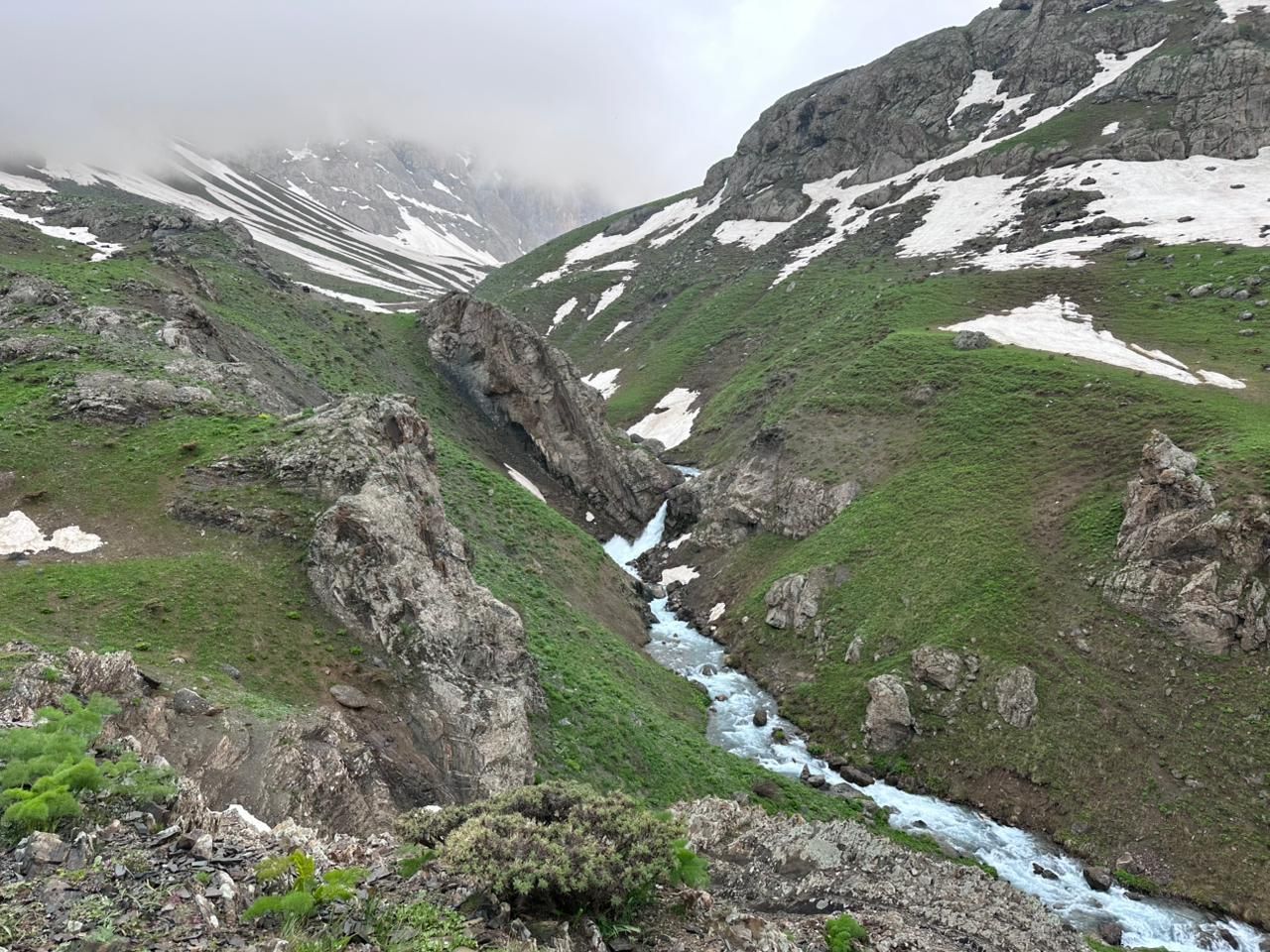 Поход в Хаккари — треккинг в горах Восточной Турции с палатками, водопадами и ледниками Поход в Хаккари — треккинг в горах Восточной Турции с палатками, водопадами и ледниками