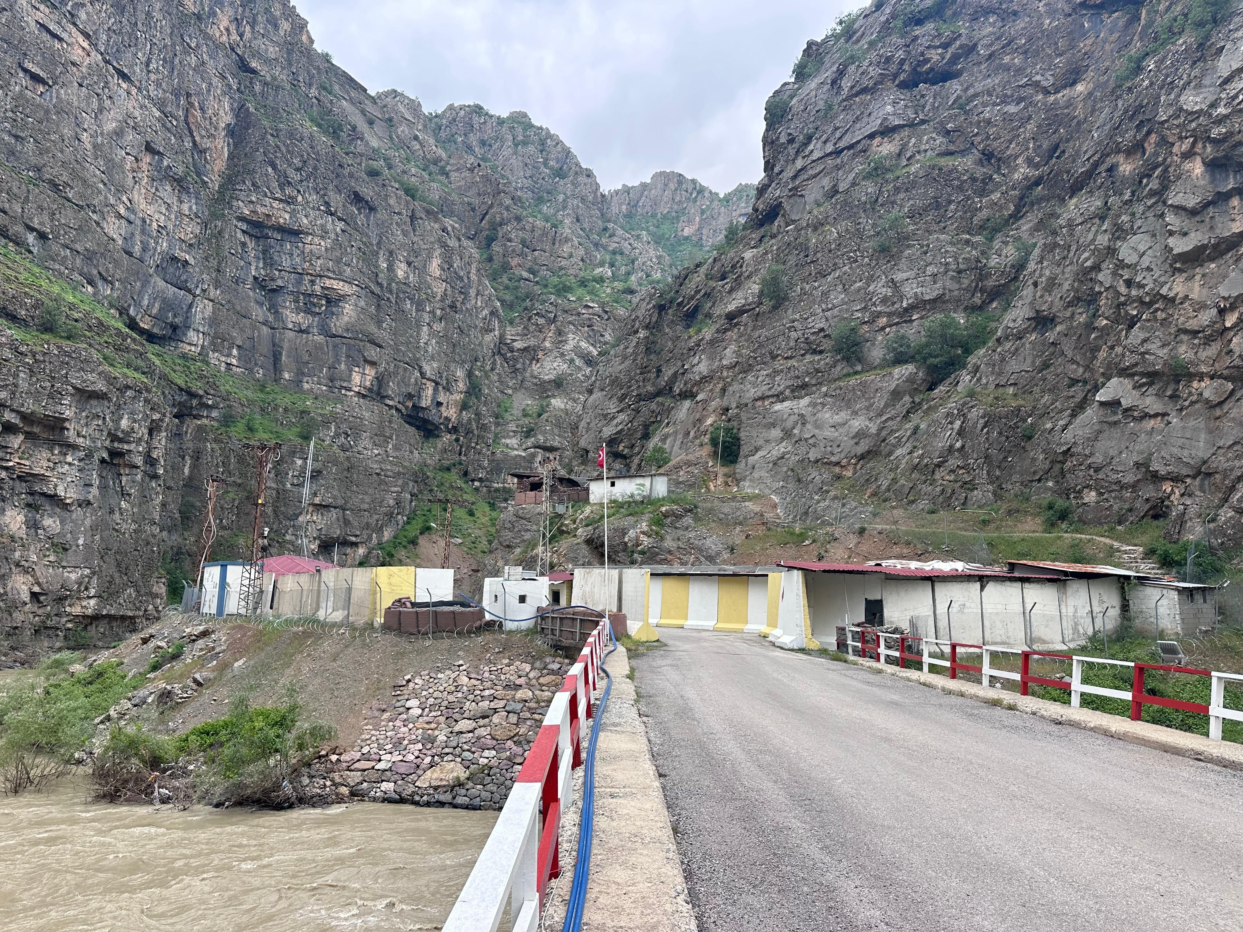 Поход в Хаккари — треккинг в горах Восточной Турции с палатками, водопадами и ледниками Поход в Хаккари — треккинг в горах Восточной Турции с палатками, водопадами и ледниками