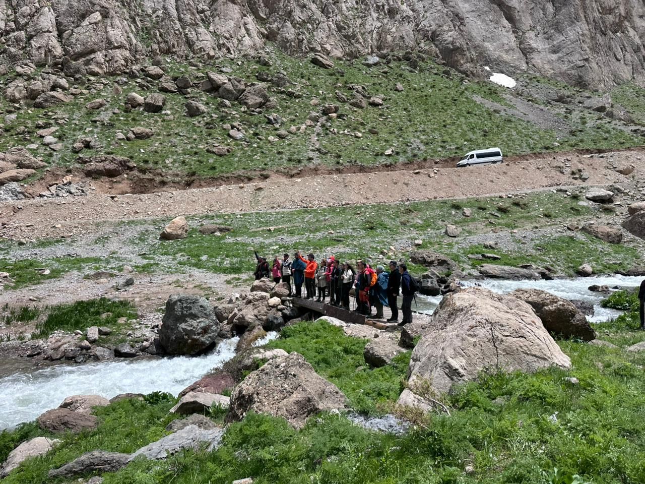 Поход в Хаккари — треккинг в горах Восточной Турции с палатками, водопадами и ледниками Поход в Хаккари — треккинг в горах Восточной Турции с палатками, водопадами и ледниками