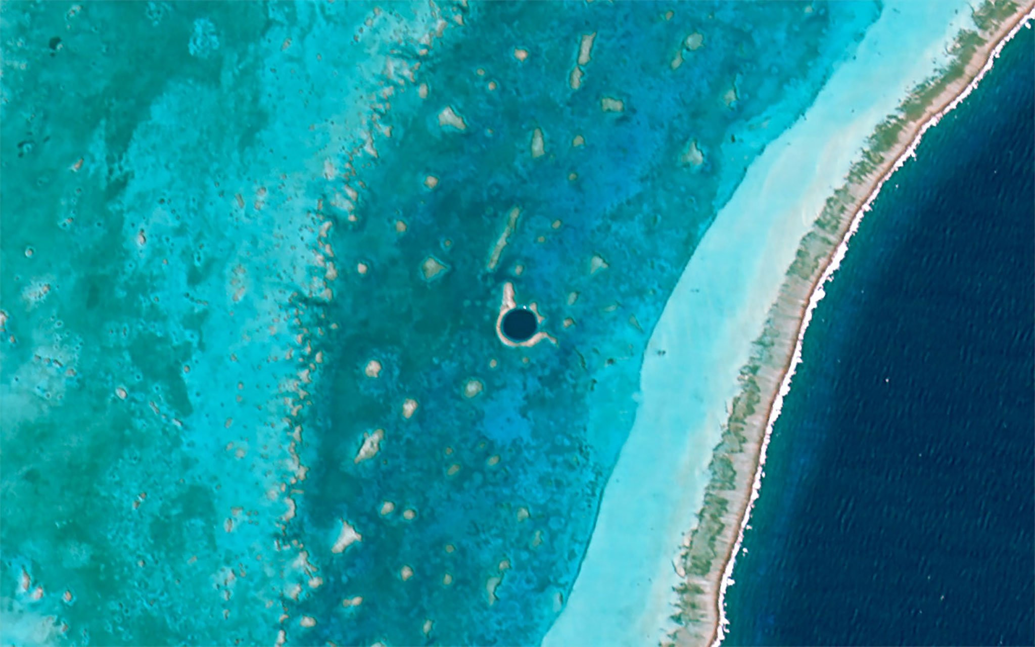 Большая голубая дыра (Great Blue Hole) &mdash; где находится, история, глубина, дайвинг, как добраться и интересные факты