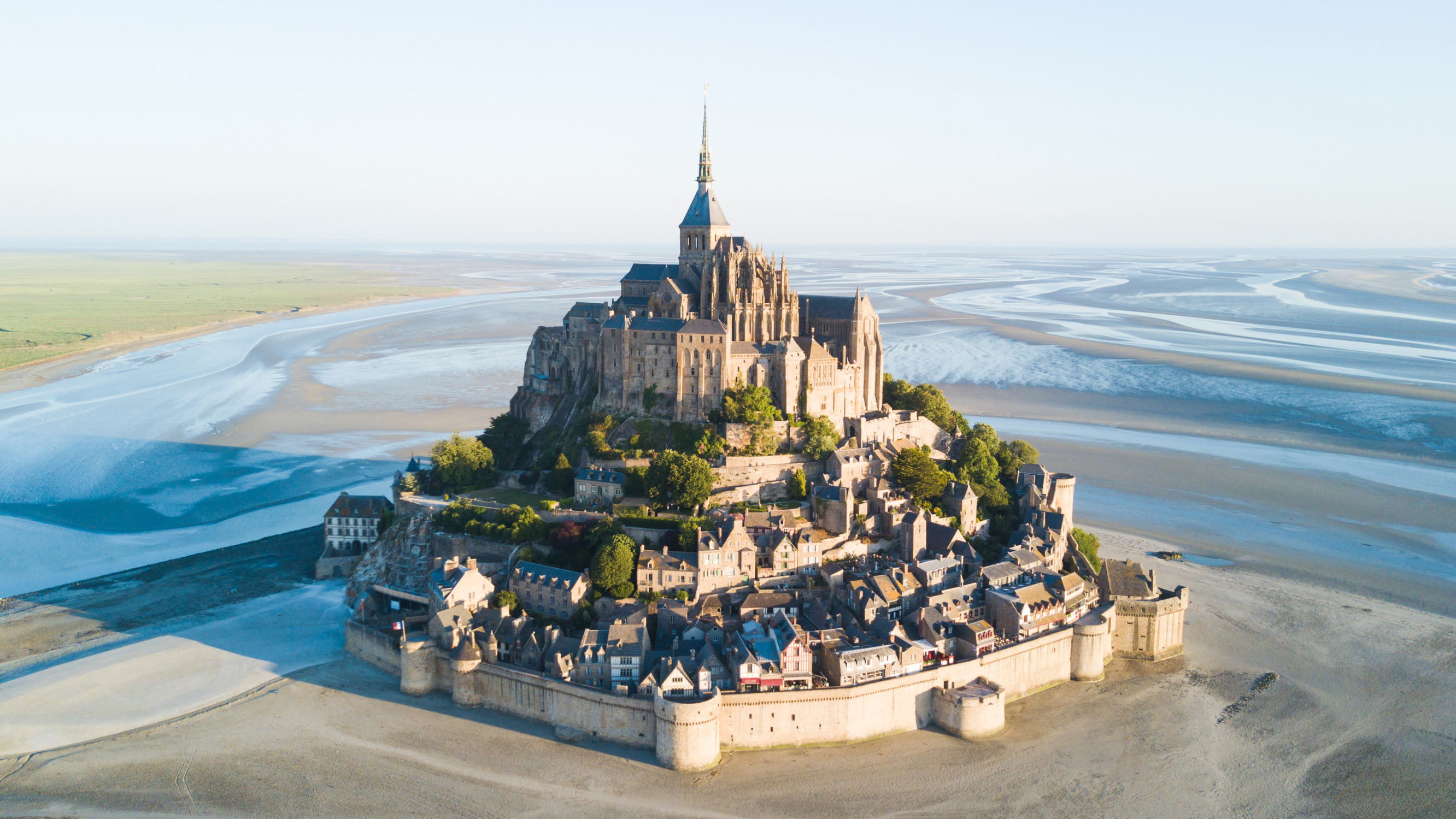 Мон-Сен-Мишель (Mont Saint-Michel) — где находится, история, приливы, аббатство, как добраться и что посмотреть Мон-Сен-Мишель (Mont Saint-Michel) — где находится, история, приливы, аббатство, как добраться и что посмотреть