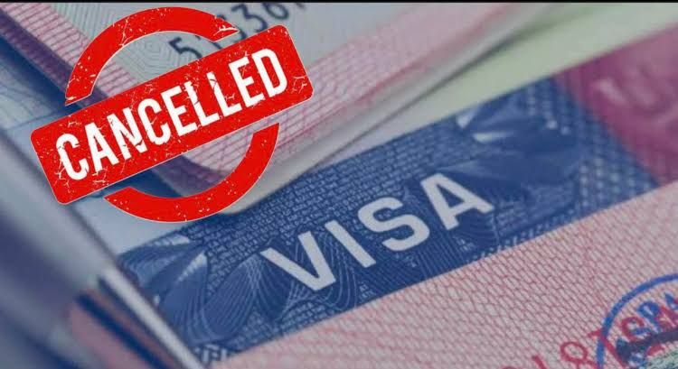 США &laquo;перестали выдавать визы россиянам?