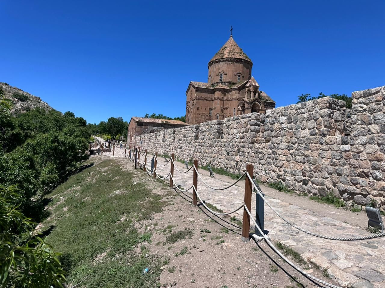 Остров Акдамар (Akdamar Adası): как добраться, сколько стоит вход и что посмотреть
