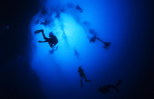 Большая голубая дыра (Great Blue Hole) &mdash; подводная воронка в Белизе