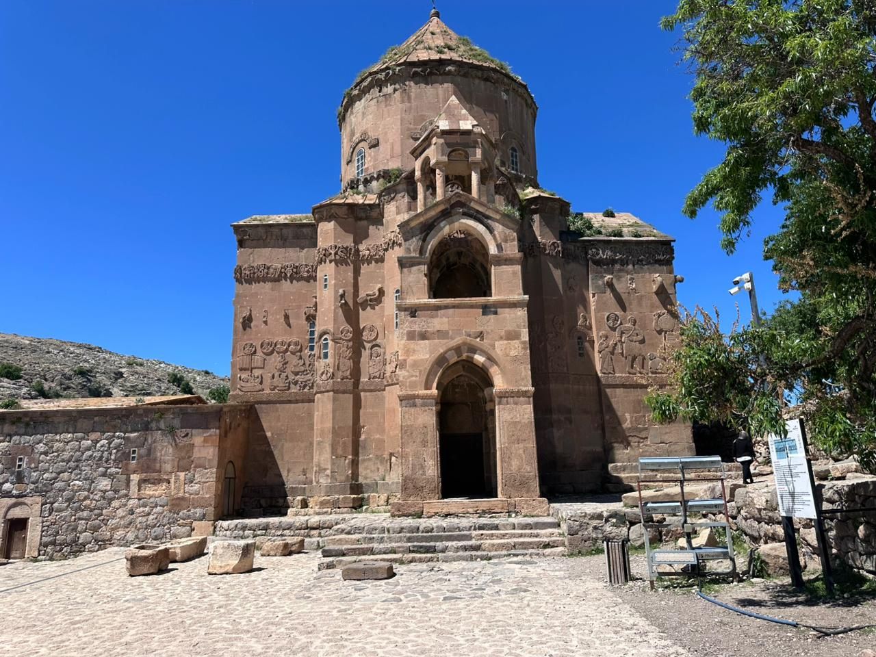 Остров Акдамар (Akdamar Adası): как добраться, сколько стоит вход и что посмотреть