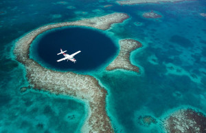 Большая голубая дыра (Great Blue Hole) &mdash; подводная воронка в Белизе