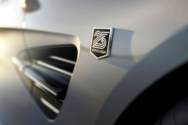 Aston Martin Vanquish отмечает юбилей: представлена спецверсия Vanquish 25
