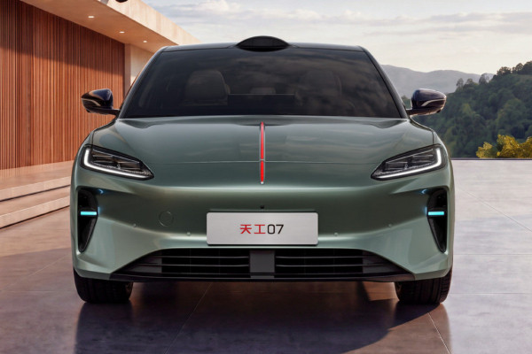 Электроседан Hongqi Tiangong 07: четвертый представитель семейства и батареи с технологиями BYD