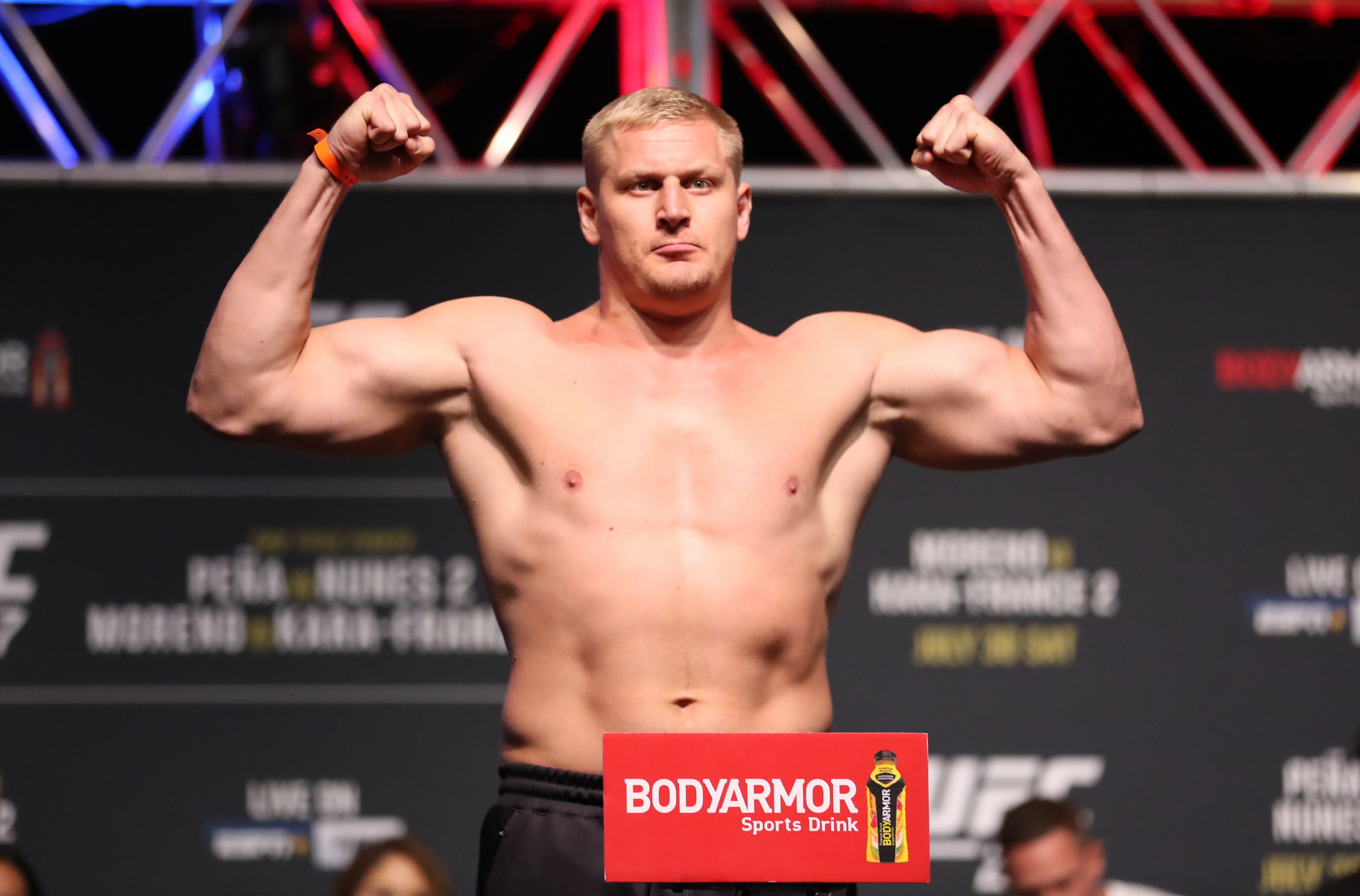 Павлович за 39 секунд победил бразильца Тейшейру на турнире UFC в Макао