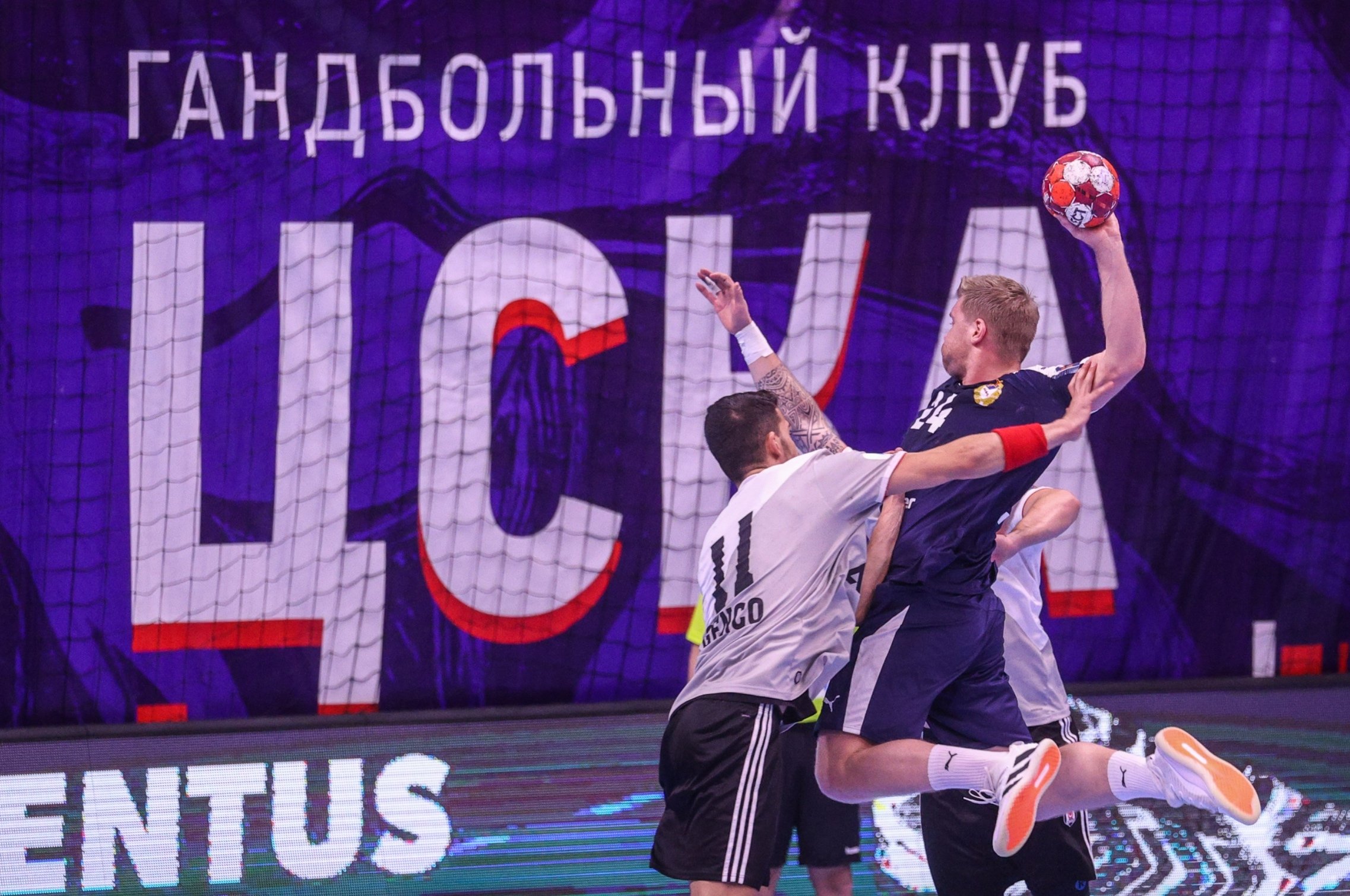 &laquo;Зенит&raquo; и ЦСКА второй год подряд сыграют в финале чемпионата России по гандболу