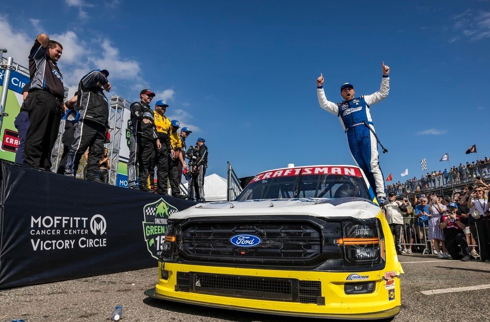 27 машин попали в аварию во время гонки NASCAR в США: видео