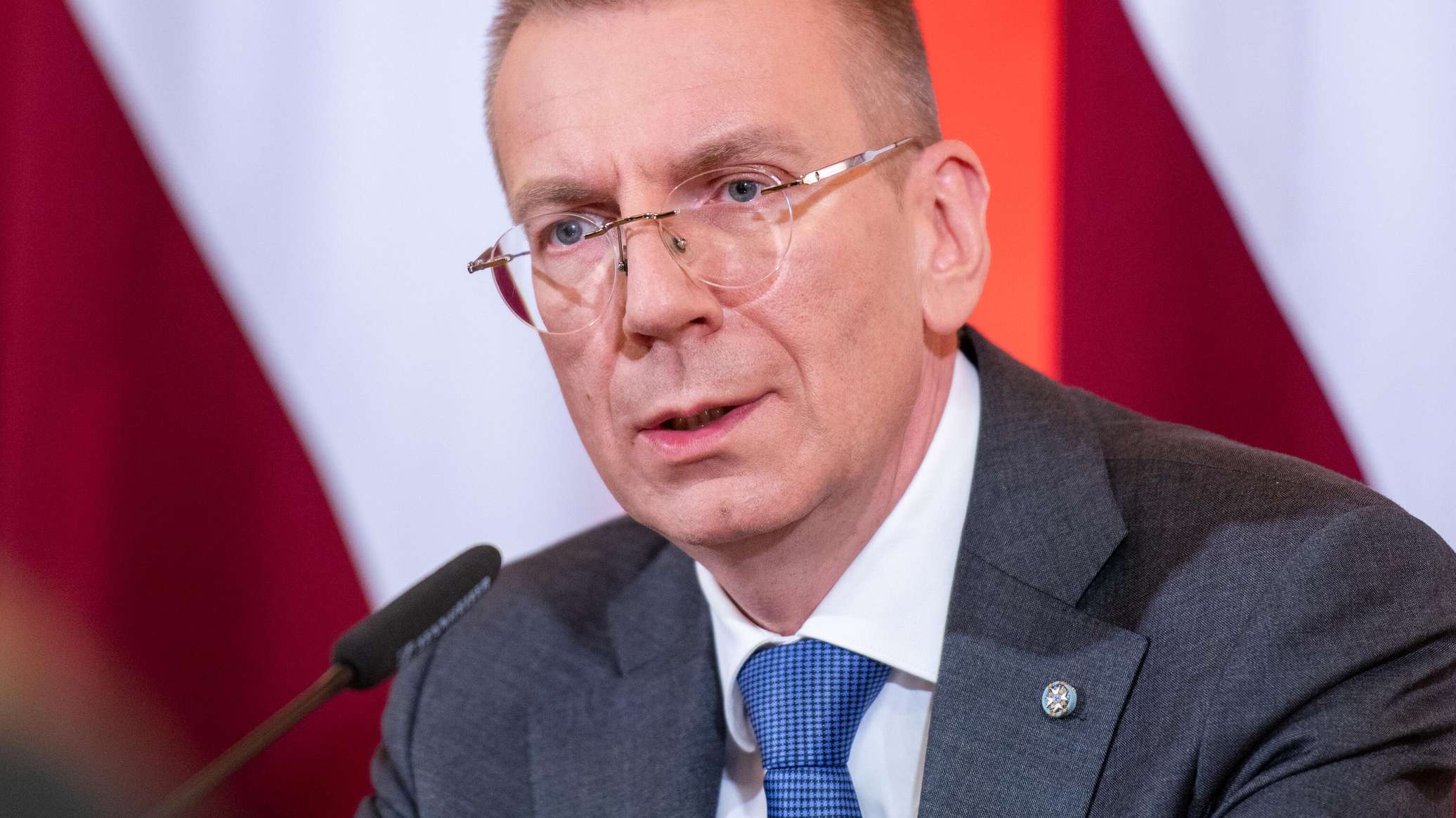 Президент Латвии высоко оценил мощь армии России