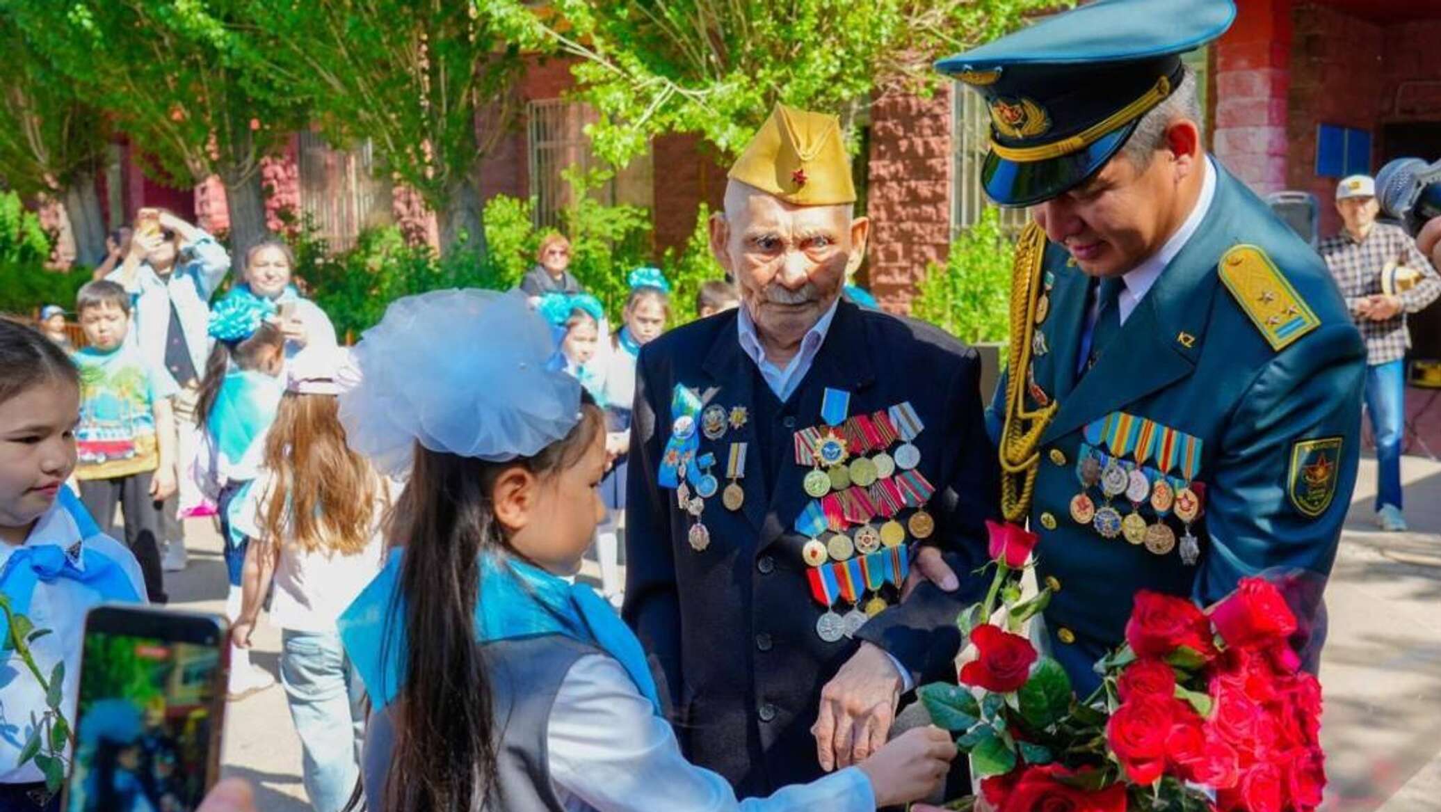 Астанада жалғыз соғыс ардагері Рзағұл Байкешевке құрмет көрсетілді 