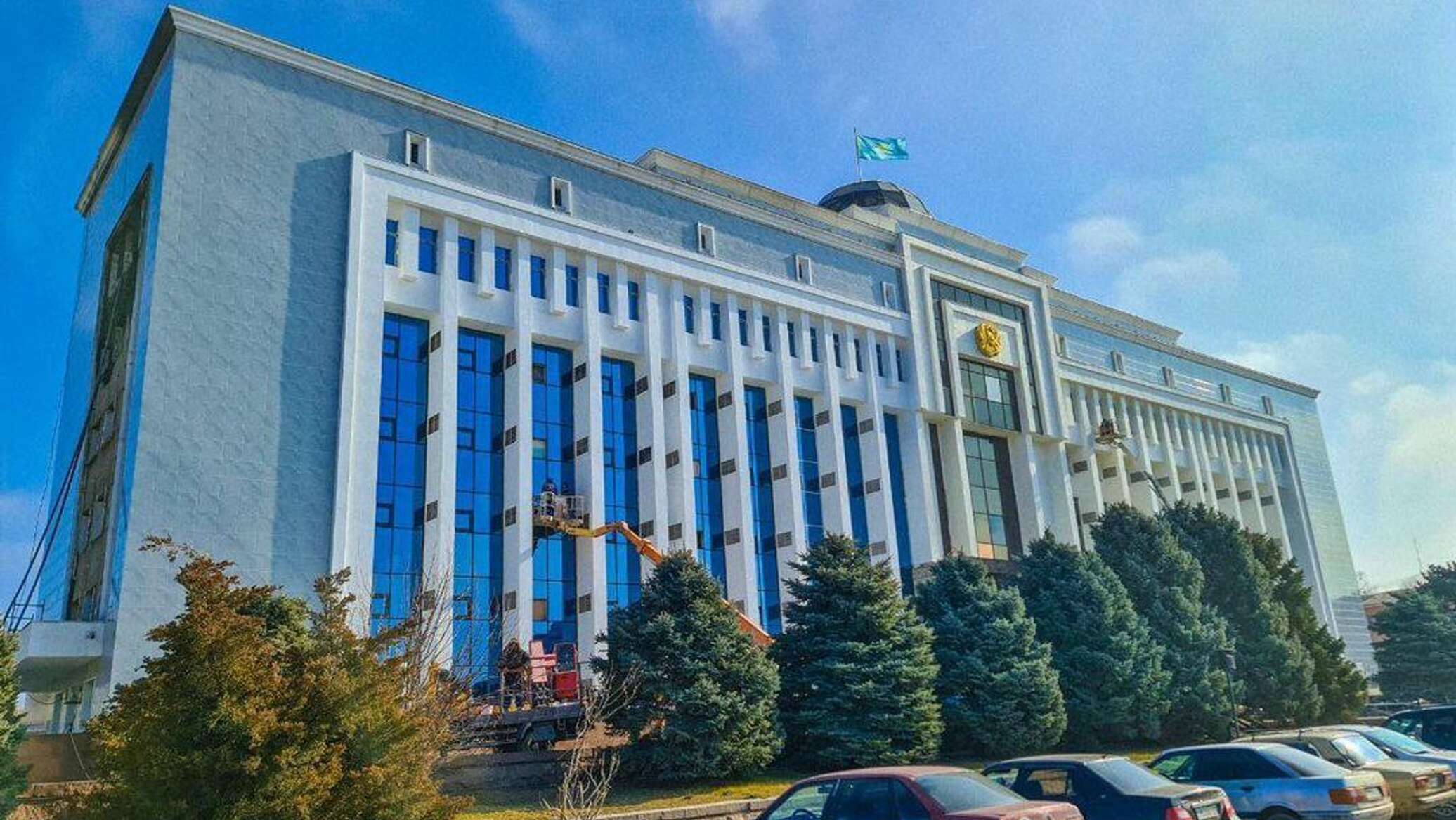 Жамбыл облысының әкімдігі қалпына келтіріліп жатыр &ndash; фото