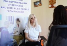 Photo of Украинская медсестра вновь обрела свое призвание, помогая другим в Молдове