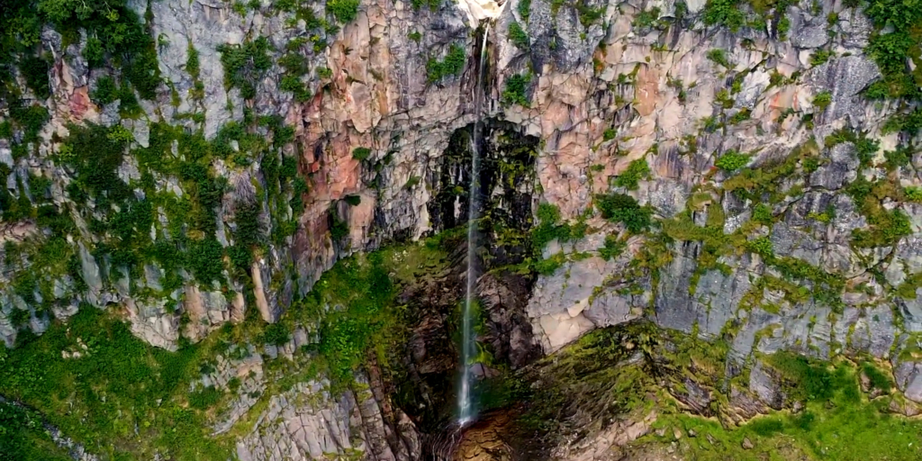 18 самых красивых водопадов России