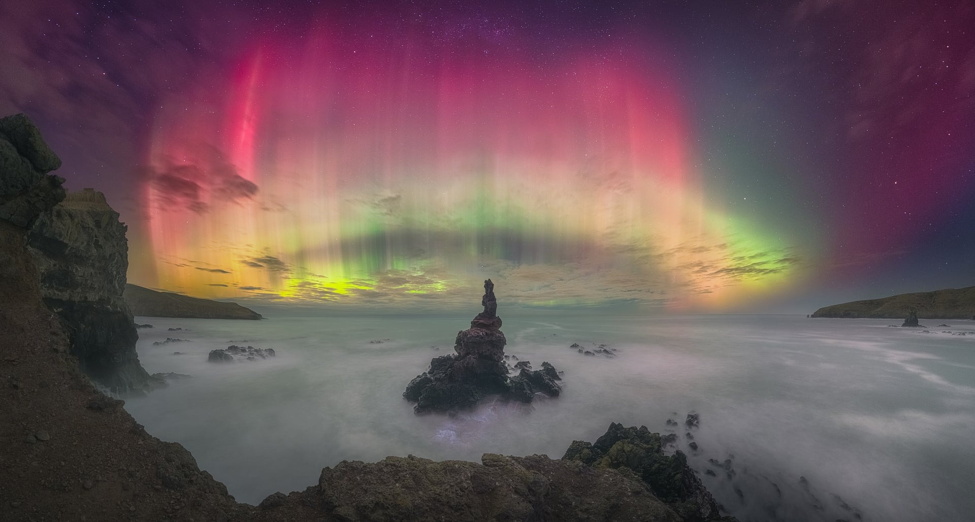 Солнечная бездна и огромная комета: 20 лучших фото с Astronomy Photographer of the Year 2025 Солнечная бездна и огромная комета: 20 лучших фото с Astronomy Photographer of the Year 2025