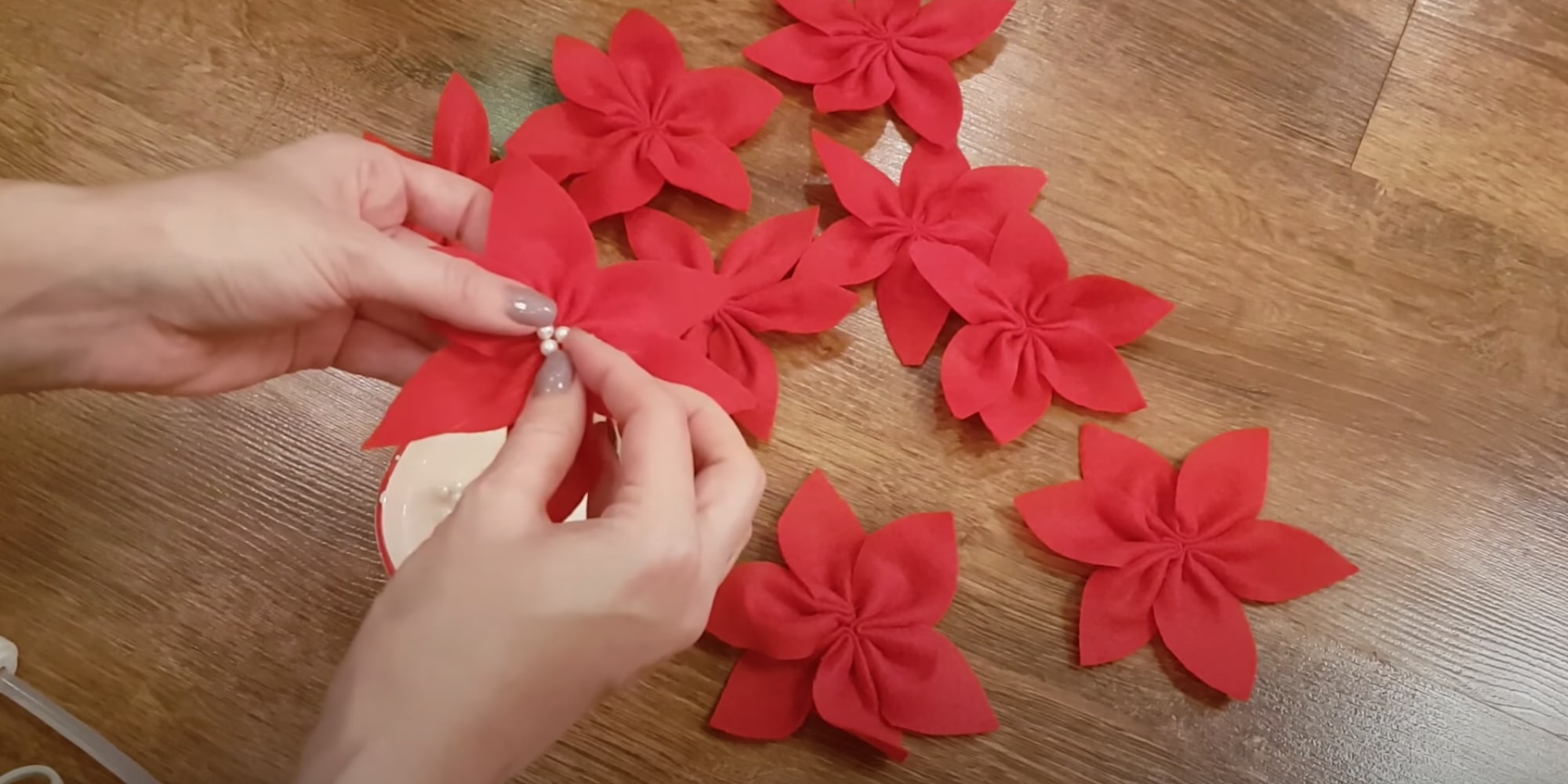 Как сделать подставку для ёлки и украшение для неё Как сделать подставку для ёлки и украшение для неё