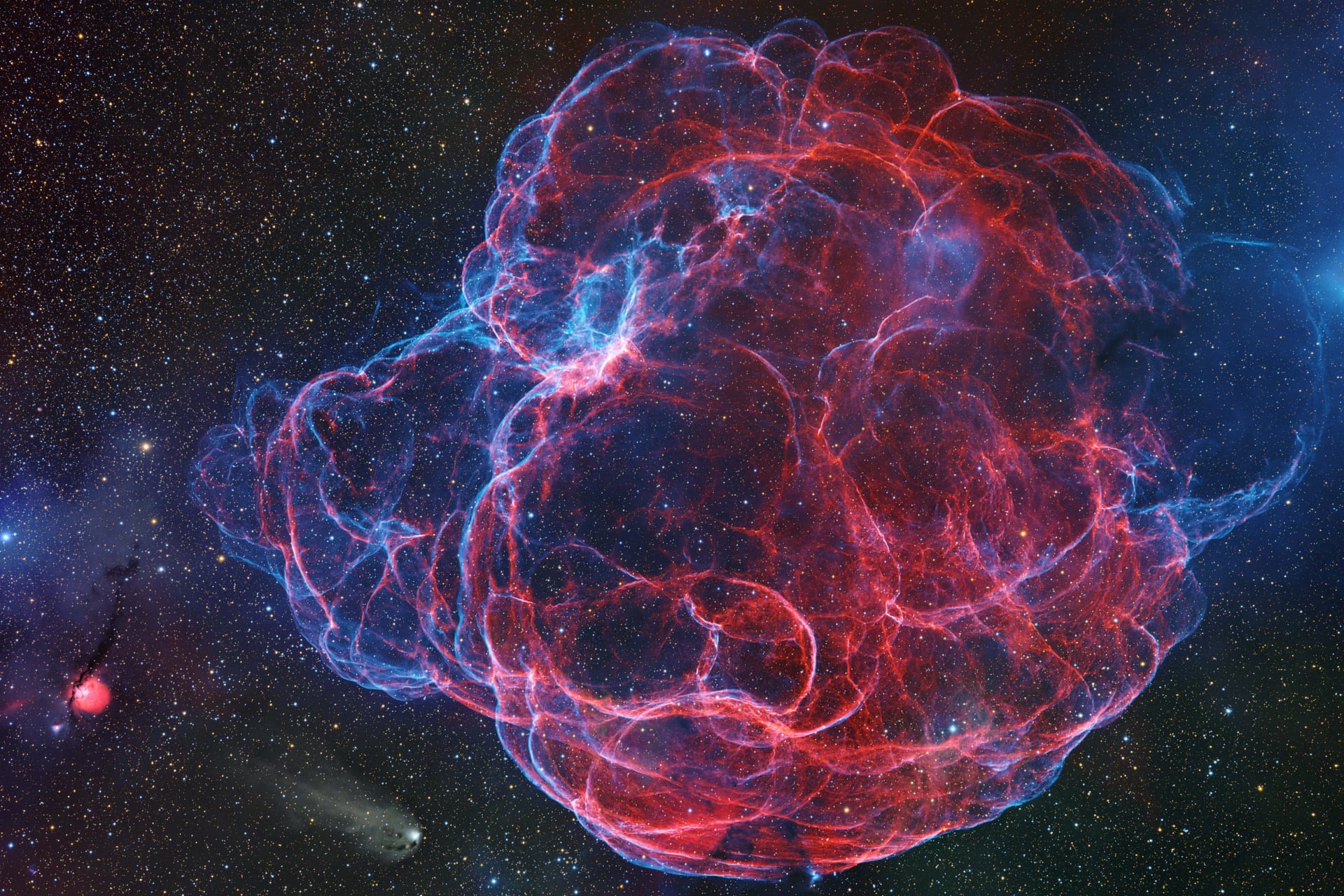 Солнечная бездна и огромная комета: 20 лучших фото с Astronomy Photographer of the Year 2025 Солнечная бездна и огромная комета: 20 лучших фото с Astronomy Photographer of the Year 2025
