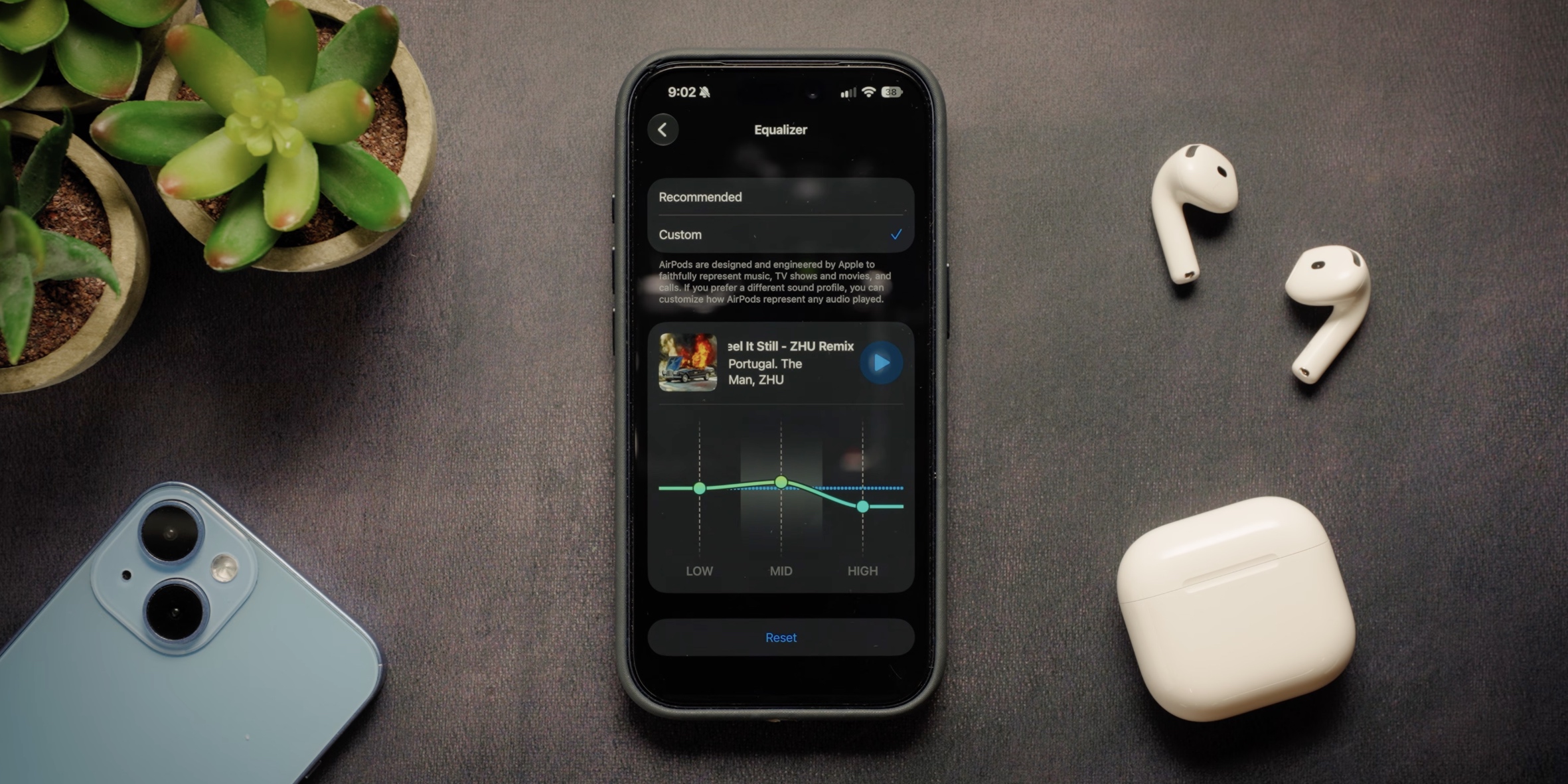 AirPods 5&nbsp;вовсю хвалят в&nbsp;обзорах. Стоит ли обновляться со старых моделей?