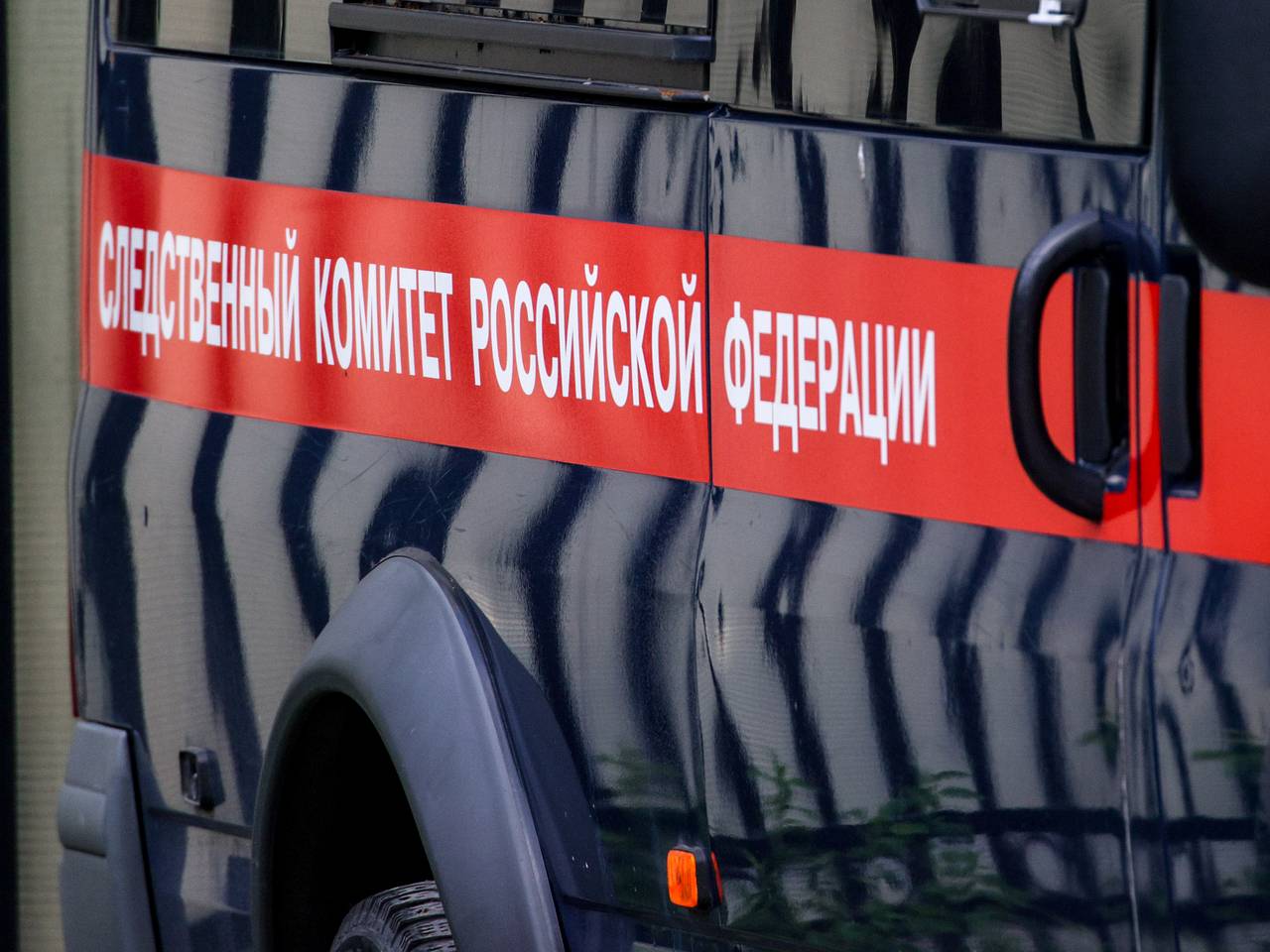 Тело чиновника с лежавшим рядом ружьем нашли в российском регионе