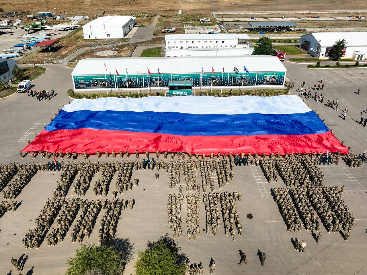 В День флага в Волгоградской области открылся первый заезд финала игры &laquo;Зарница 2.0&raquo;