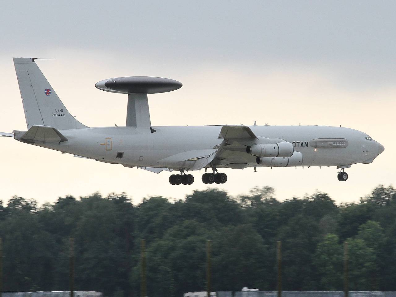 Американский военный самолет подал аварийный сигнал над Саудовской Аравией