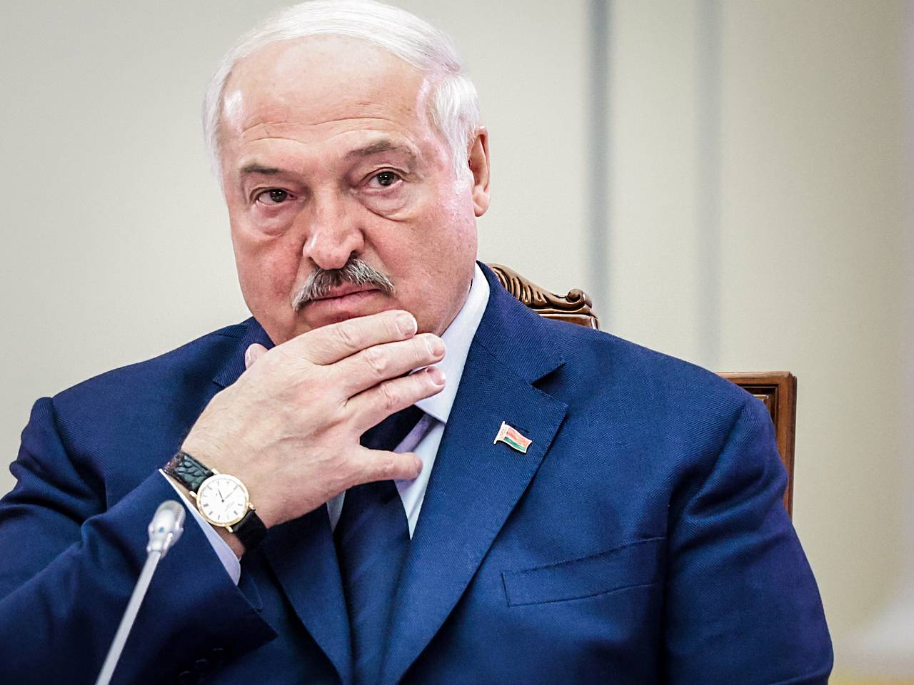 Лукашенко рассказал о «баловстве гаджетами»